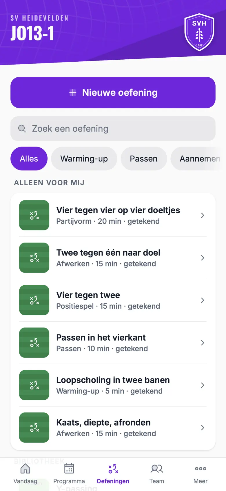 De oefeningen: zoeken, filteren op warming-up, passen of aannemen, en getekende oefeningen zoals vier tegen vier op vier doeltjes